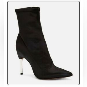 BCBGMAXAZRIA Women’s Black Stretch Satin Jolie Boot
PRE~LOVED EXCELLENT COND!!